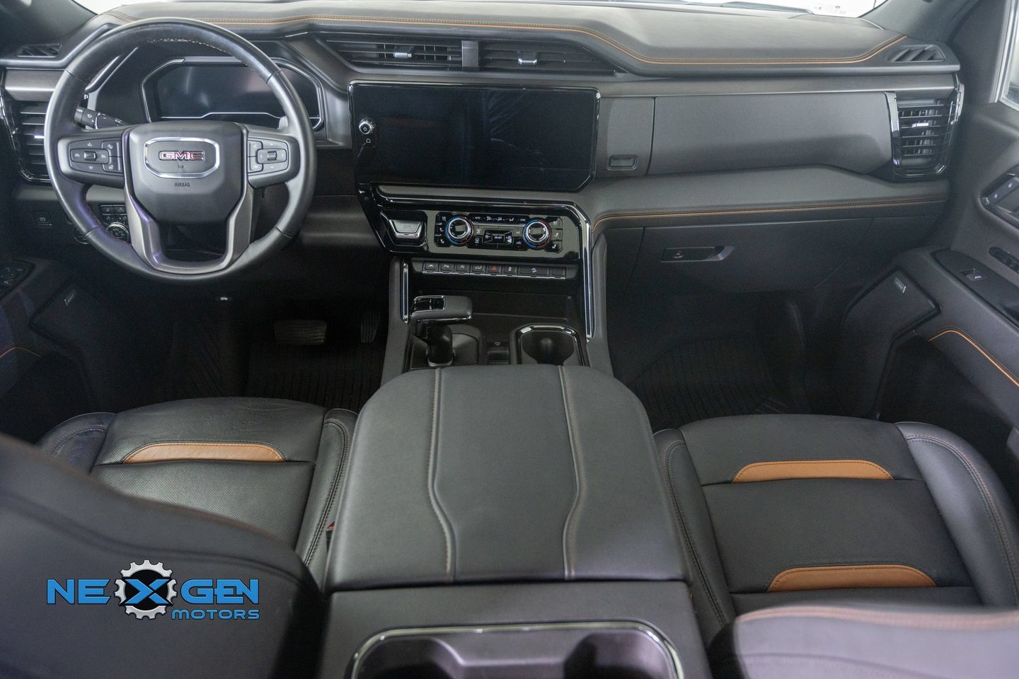 Used 2024 GMC Sierra 1500 AT4 w/ Technology Package AWD/4WD image 4