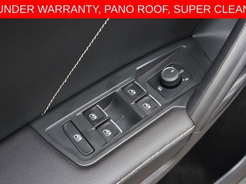 Used 2023 Volkswagen Tiguan SE w/ Panoramic Sunroof Package FWD image 11
