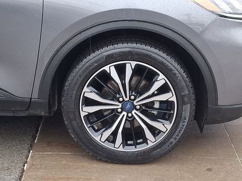 Used 2022 Ford Escape SE w/ SE Sport Appearance Package image 8