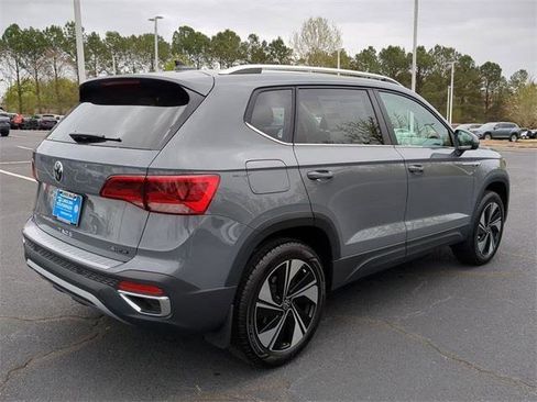 New 2024 Volkswagen Taos SE image 5