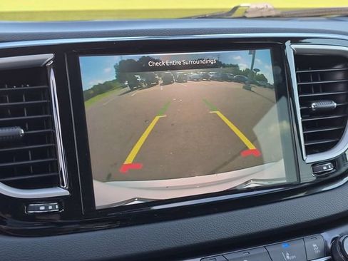 Used 2024 Chrysler Pacifica Touring-L FWD image 26
