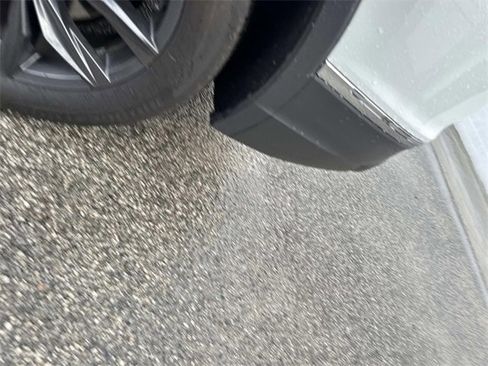 Certified 2022 Volkswagen Tiguan SE image 6