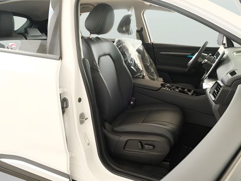 New 2025 VinFast VF 8 Eco AWD/4WD image 13