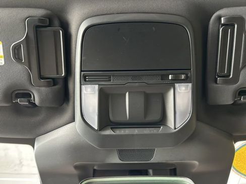 Used 2025 Subaru Forester Base image 17