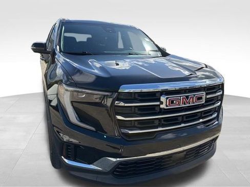 Used 2025 GMC Acadia Elevation image 2