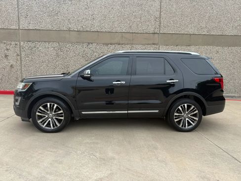 Used 2016 Ford Explorer Platinum AWD/4WD image 3