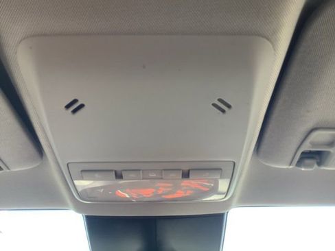 Used 2020 Chevrolet Trax LT w/ LT Convenience Package image 32