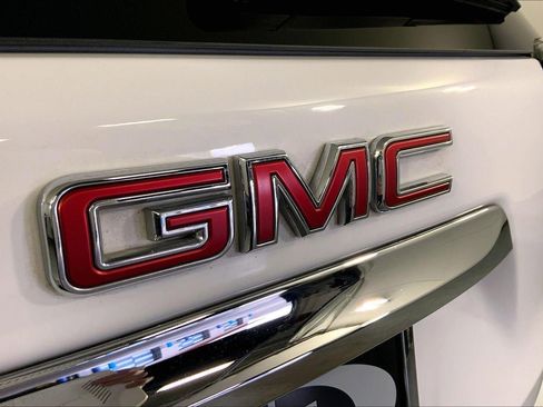 Used 2024 GMC Terrain SLE image 28