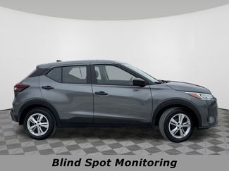 Used 2025 Nissan Kicks Play S video 2