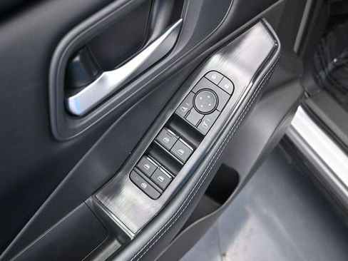 Used 2025 Nissan Rogue SV AWD/4WD image 13