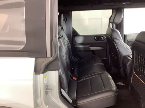 Used 2022 Ford Bronco Badlands image 10