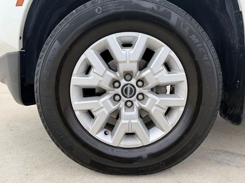 Used 2022 Nissan Frontier SV image 25