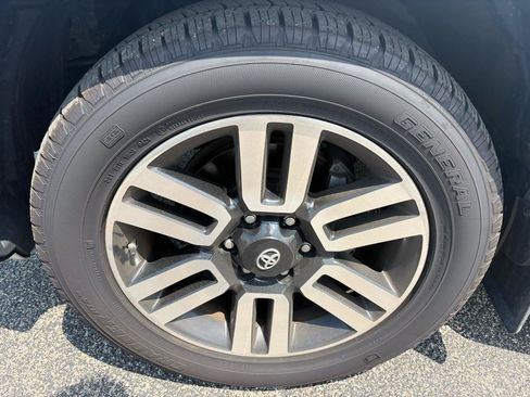 Used 2018 Toyota 4Runner Limited AWD/4WD image 18