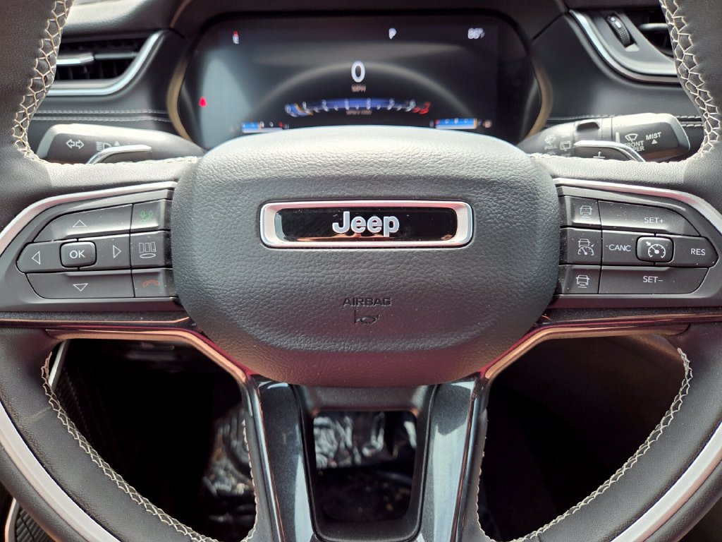 Used 2023 Jeep Grand Cherokee Altitude AWD/4WD image 30