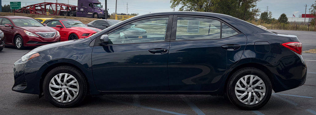 Used 2018 Toyota Corolla LE FWD image 17
