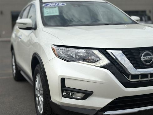 Used 2019 Nissan Rogue SV AWD/4WD image 10