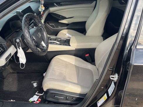 Used 2018 Honda Accord Touring image 1