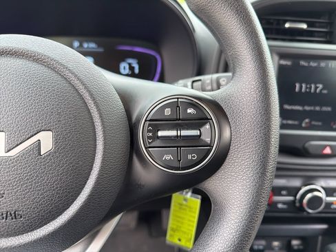 Used 2025 Kia Soul LX w/ LX Technology Package FWD image 16