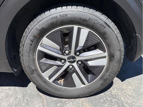 Used 2022 Kia Niro EX FWD image 26