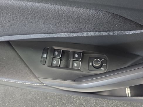 Used 2023 Volkswagen Jetta SE w/ Panoramic Sunroof Package FWD image 26
