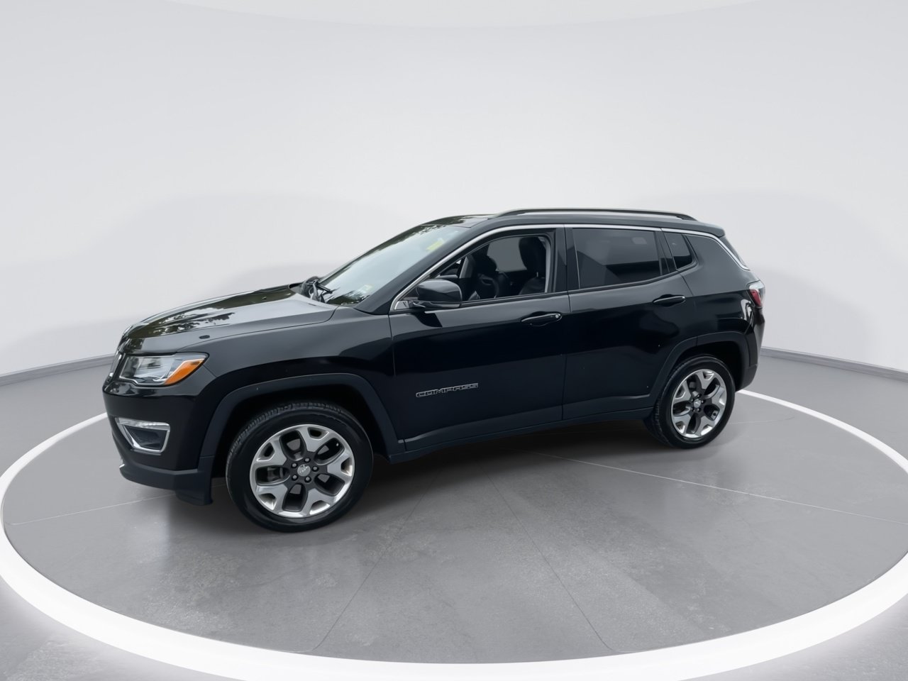 Used 2018 Jeep Compass Limited w/ Navigation Group AWD/4WD image 9