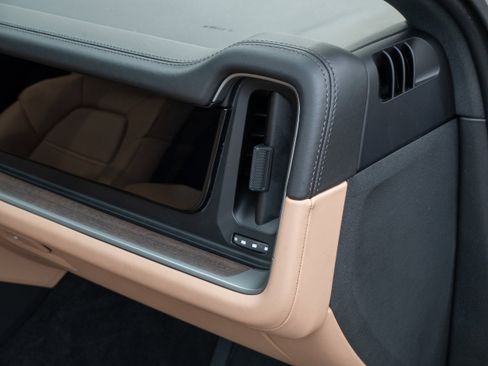 Certified 2024 Porsche Cayenne S w/ Premium Package Plus (PP1) image 33