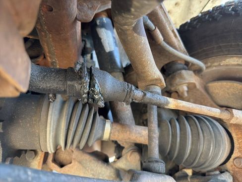 Used 2004 Chevrolet Silverado 2500 LT w/ Skid Plate Package image 29