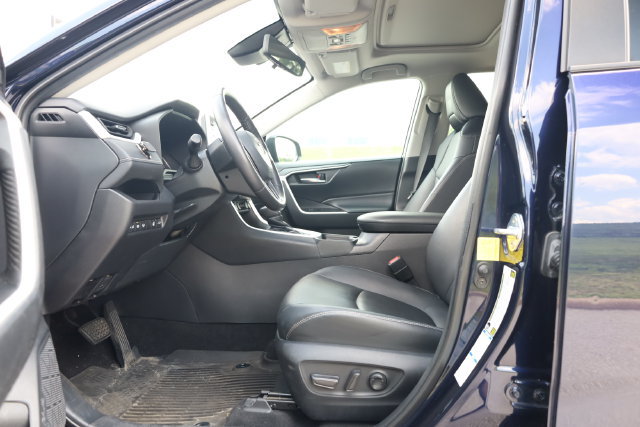 Used 2021 Toyota RAV4 XLE Premium AWD/4WD image 12
