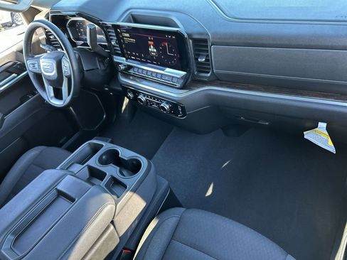 Used 2023 GMC Sierra 1500 SLE image 28