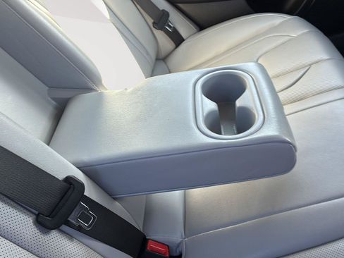 Certified 2024 Hyundai Elantra Limited FWD image 17