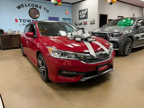 Used 2017 Honda Accord Sport image 2