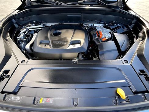 Used 2023 Volvo XC90 T8 Ultimate w/ Lounge Package image 13