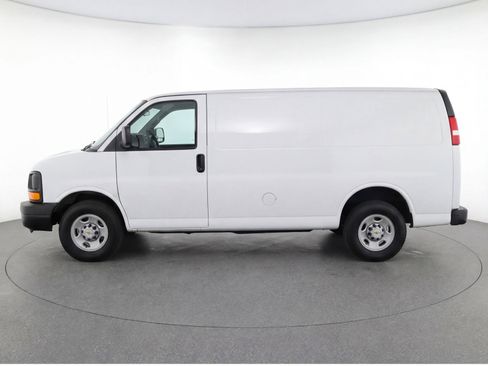 Used 2025 Chevrolet Express 3500 LT w/ LT Preferred Equipment Group image 5