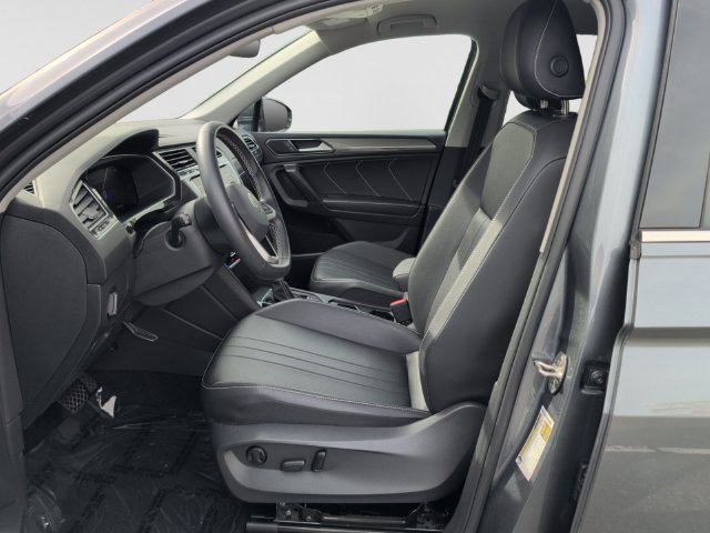 Certified 2023 Volkswagen Tiguan SE FWD image 11