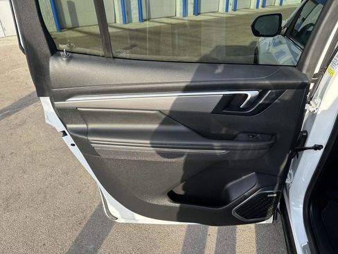 Used 2025 Buick Enclave Preferred image 16