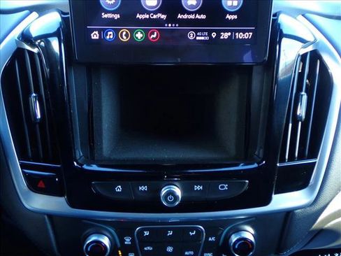 Used 2022 Chevrolet Traverse LT image 18