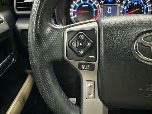 Used 2018 Toyota 4Runner SR5 AWD/4WD image 25