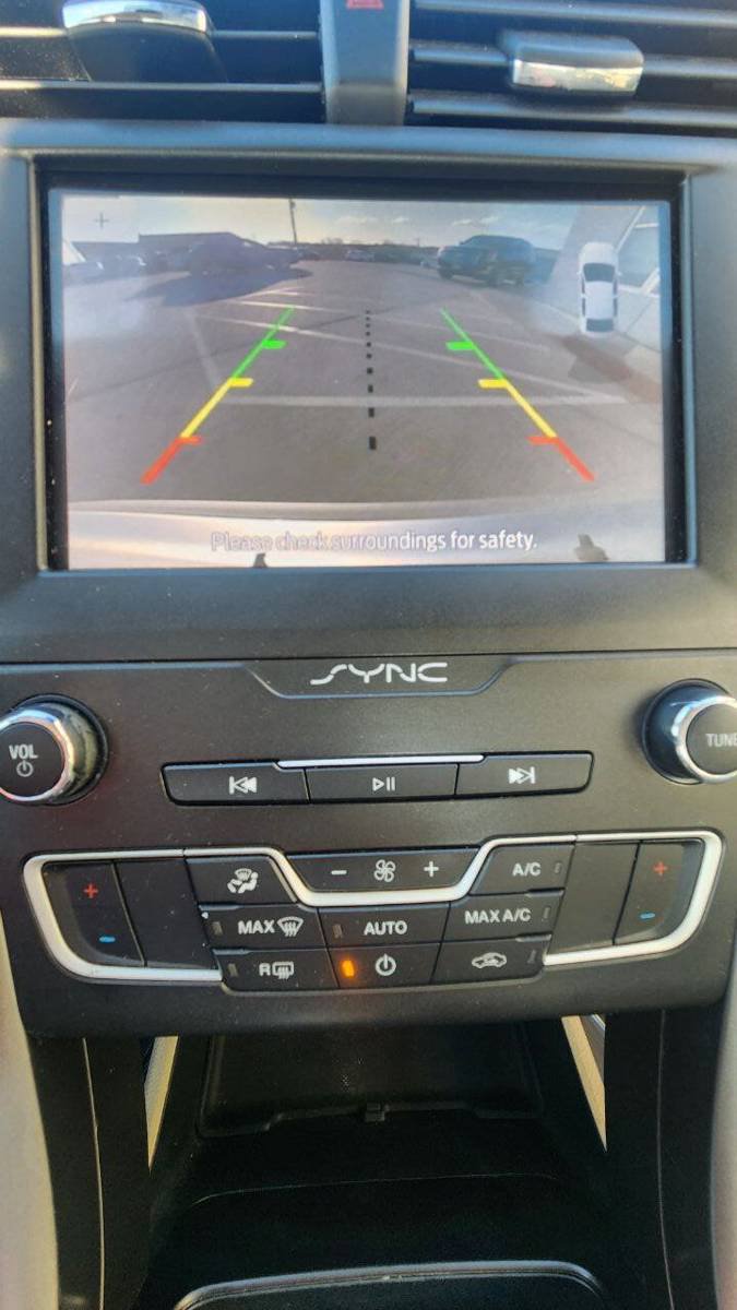 Used 2019 Ford Fusion SE FWD image 14