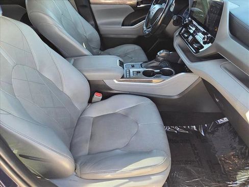 Used 2021 Toyota Highlander Platinum image 20