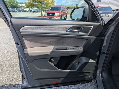 Used 2023 Volkswagen Atlas Cross Sport SE FWD image 20