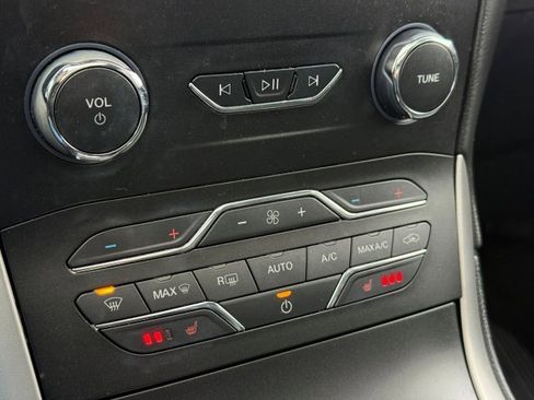 Used 2019 Ford Edge SEL w/ Equipment Group 201A image 32