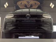 Used 2022 Volkswagen Tiguan SE R-Line AWD/4WD image 2