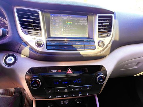 Used 2018 Hyundai Tucson Value w/ Cargo Package image 27