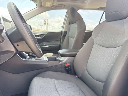 Used 2025 Toyota RAV4 XLE w/ Convenience Package FWD image 7