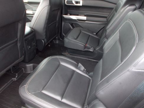 Used 2023 Ford Explorer XLT w/ Equipment Group 202A AWD/4WD image 5
