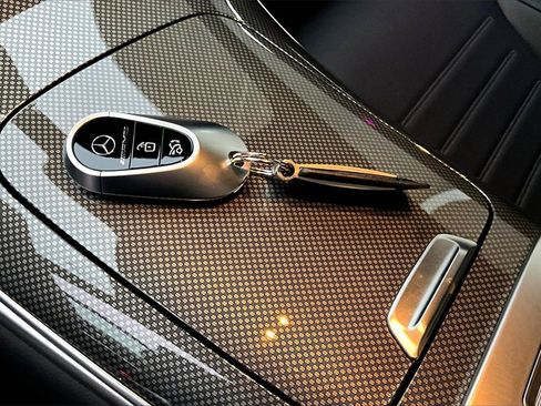 Certified 2025 Mercedes-Benz GLC 43 AMG 4MATIC image 10