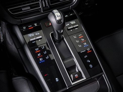 Certified 2026 Porsche Macan AWD/4WD image 24