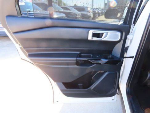 Used 2021 Ford Explorer Platinum w/ Equipment Group 601A image 18