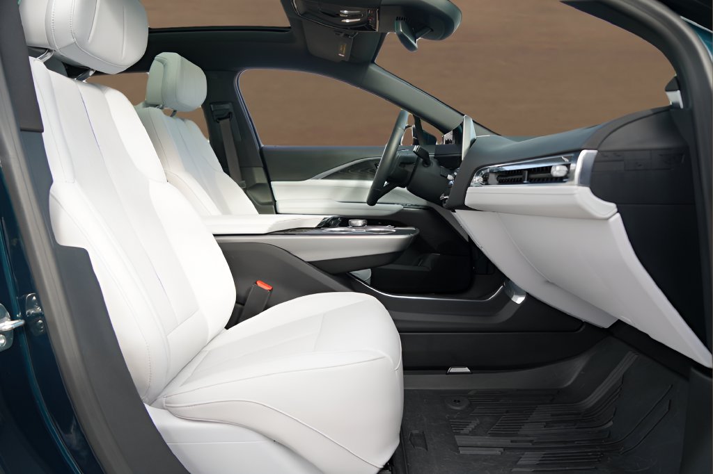 Certified 2025 Cadillac Lyriq Luxury w/ LPO, Floor Liner Package RWD image 25