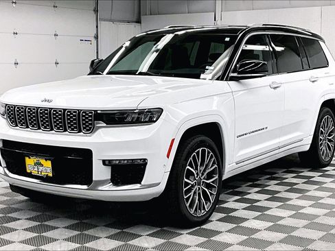 Used 2023 Jeep Grand Cherokee L Summit AWD/4WD image 12